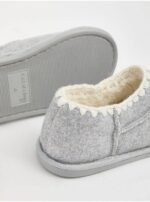 اسلیپر داخل خز دار Grey Felt Braided Stitch Full Back Style Slippers - Image 3