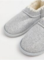 اسلیپر داخل خز دار Grey Felt Braided Stitch Full Back Style Slippers - Image 2