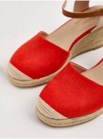 صندل مجلسی جورج انگلیس Red Suedette Closed Toe Espadrille Wedge Sandals - Image 2