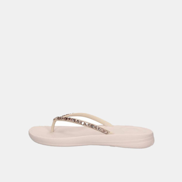 11 fitflop-lulu-toe-post-sandals-cream