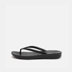 fitflop-black-iqushion-ergonomic-toe-post-sandals