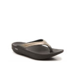 اسلیپر زنانه اوفوس OOFOS OOriginal Thong Recovery Sandal – Black Metallic Gold - Image 2